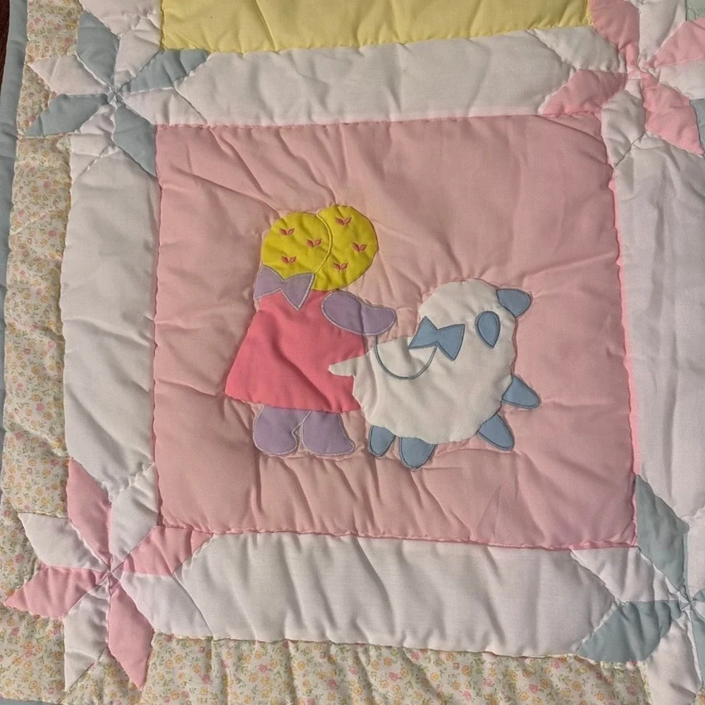 House of Hatten Baby Quilt 48x36 Pastel Vintage Nursery Applique Bedding